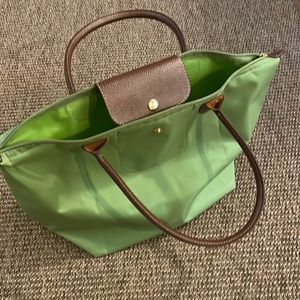 Great Spring Accessory 🌷🌸!  Nylon shoulder bag- vibrant Green